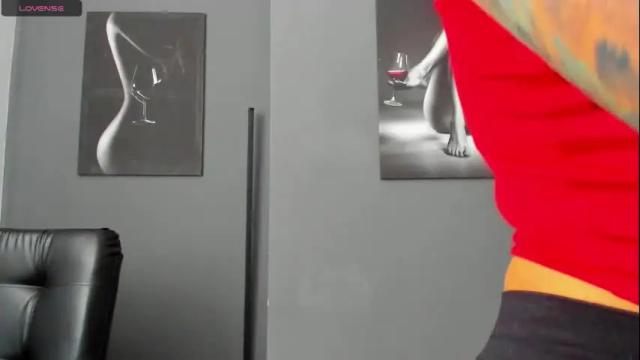 Image 6 of karlyjons_ Stream on Chaturbate on 3 months ago