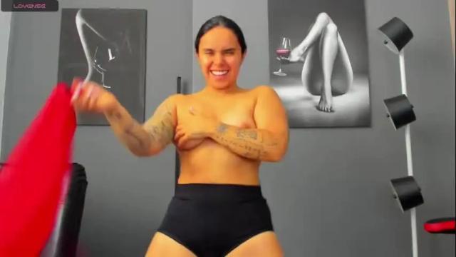 Image 8 of karlyjons_ Stream on Chaturbate on 3 months ago