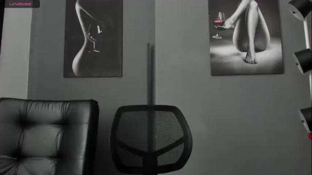 Image 6 of karlyjons_ Stream on Chaturbate on 2 months ago