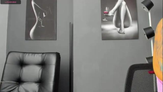 Image 12 of karlyjons_ Stream on Chaturbate on 2 months ago