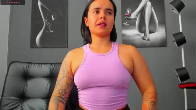 Image 7 of karlyjons_ Stream on Chaturbate on 2 months ago