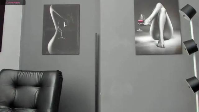 Image 12 of karlyjons_ Stream on Chaturbate on 2 months ago