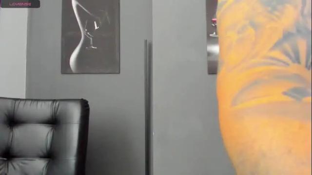 Image 6 of karlyjons_ Stream on Chaturbate on 2 months ago