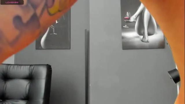 Image 8 of karlyjons_ Stream on Chaturbate on 2 months ago