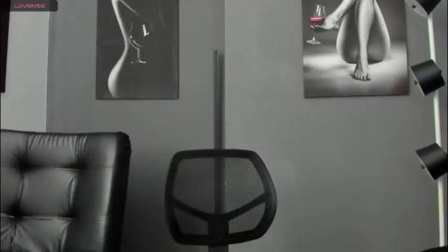 Image 12 of karlyjons_ Stream on Chaturbate on 2 months ago