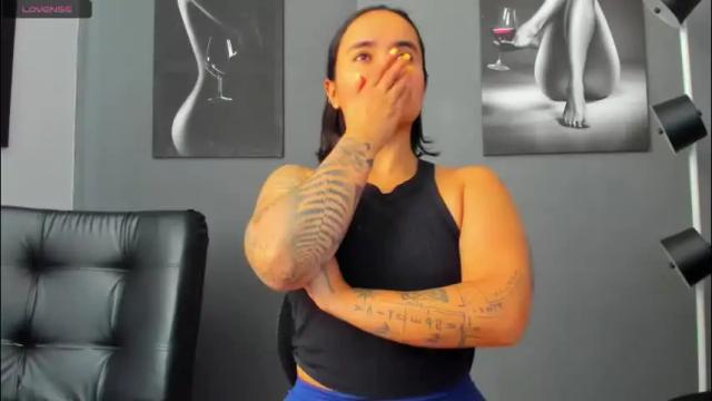 Image 3 of karlyjons_ Stream on Chaturbate on 2 months ago