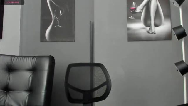 Image 4 of karlyjons_ Stream on Chaturbate on 2 months ago