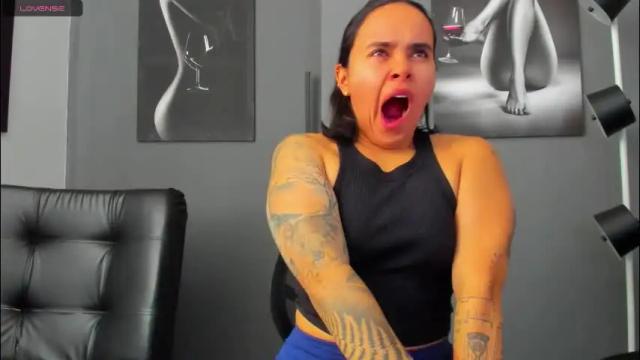 Image 7 of karlyjons_ Stream on Chaturbate on 2 months ago