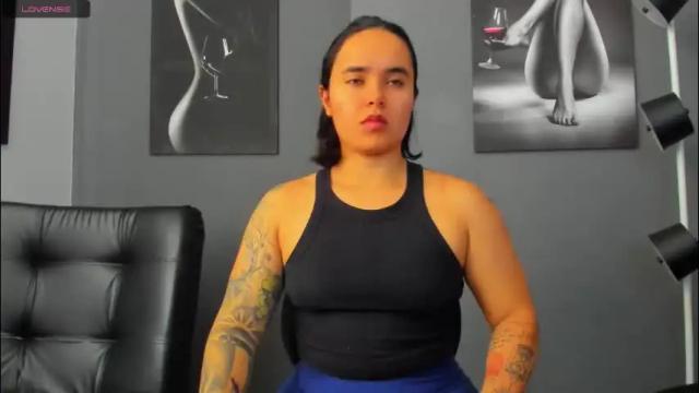 Image 8 of karlyjons_ Stream on Chaturbate on 2 months ago