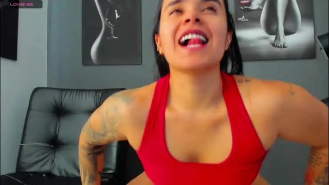Image 3 of karlyjons_ Stream on Chaturbate on 2 months ago