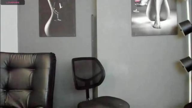 Image 12 of karlyjons_ Stream on Chaturbate on 2 months ago