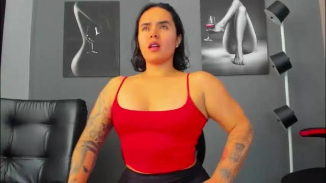 Image 4 of karlyjons_ Stream on Chaturbate on 2 months ago
