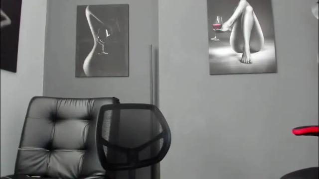 Image 7 of karlyjons_ Stream on Chaturbate on 2 months ago