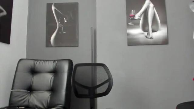Image 8 of karlyjons_ Stream on Chaturbate on 2 months ago