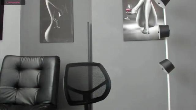 Image 2 of karlyjons_ Stream on Chaturbate on 1 month ago