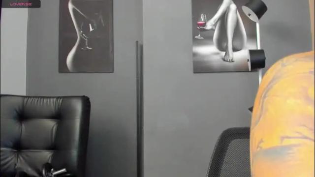 Image 7 of karlyjons_ Stream on Chaturbate on 1 month ago