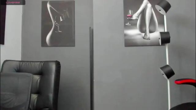 Image 7 of karlyjons_ Stream on Chaturbate on 1 month ago