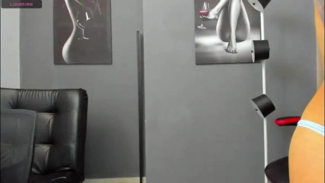 Image 8 of karlyjons_ Stream on Chaturbate on 1 month ago