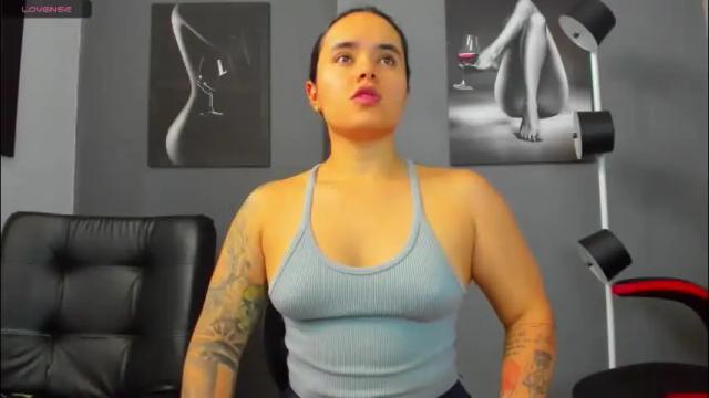 Image 2 of karlyjons_ Stream on Chaturbate on 1 month ago