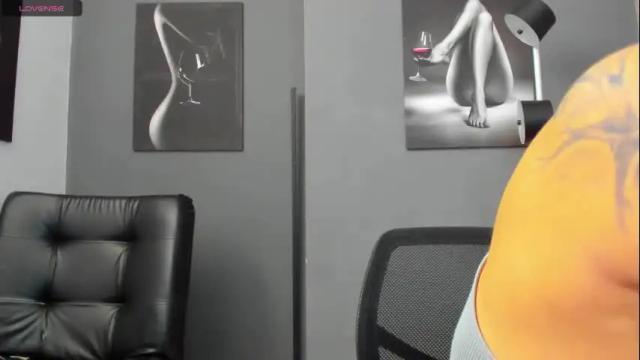Image 7 of karlyjons_ Stream on Chaturbate on 1 month ago