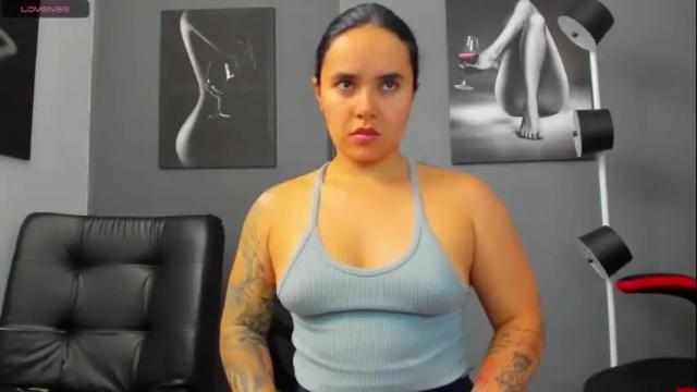 Image 8 of karlyjons_ Stream on Chaturbate on 1 month ago