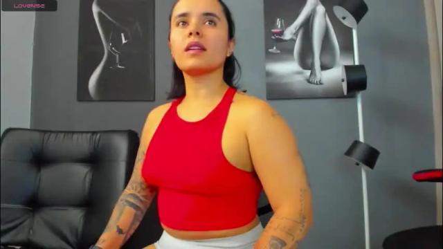 Image 2 of karlyjons_ Stream on Chaturbate on 1 month ago