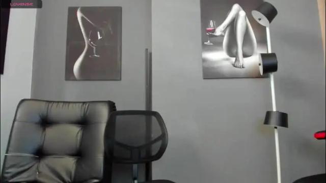 Image 10 of karlyjons_ Stream on Chaturbate on 1 month ago