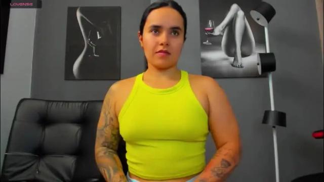 Image 8 of karlyjons_ Stream on Chaturbate on 1 month ago