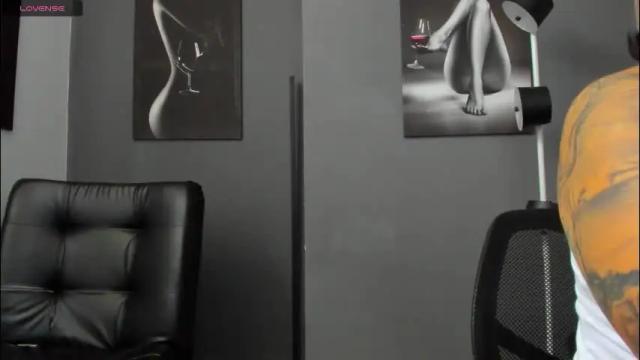 Image 10 of karlyjons_ Stream on Chaturbate on 1 month ago