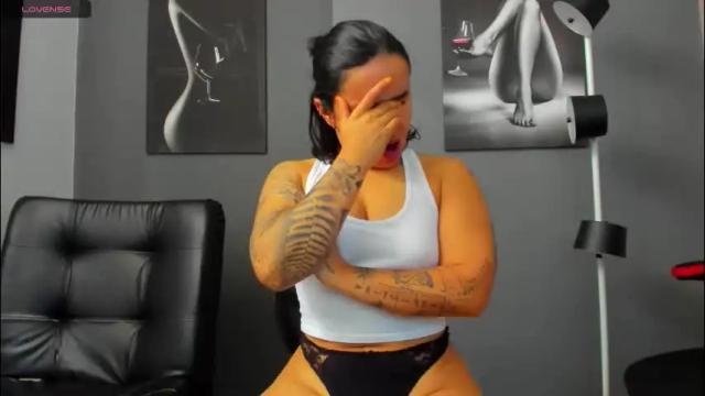 Image 8 of karlyjons_ Stream on Chaturbate on 1 month ago