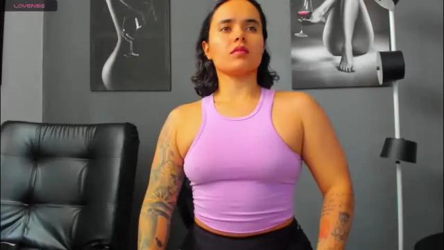 Image 10 of karlyjons_ Stream on Chaturbate on 1 month ago