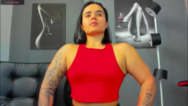 Image 12 of karlyjons_ Stream on Chaturbate on 28 days ago