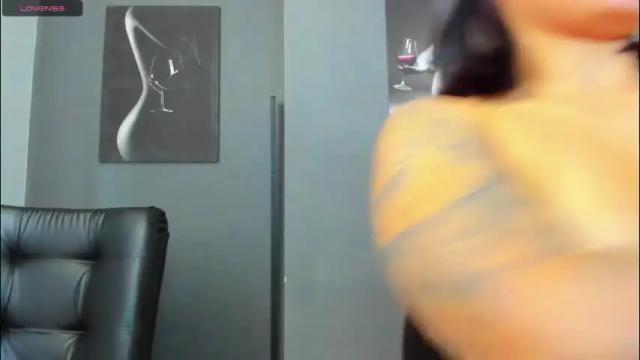 Image 4 of karlyjons_ Stream on Chaturbate on 28 days ago