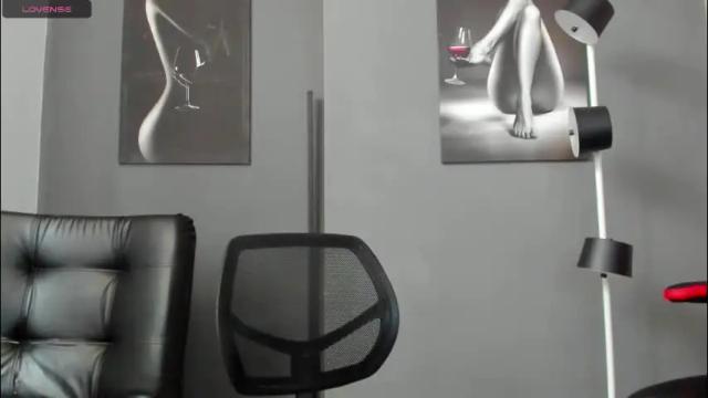 Image 7 of karlyjons_ Stream on Chaturbate on 26 days ago