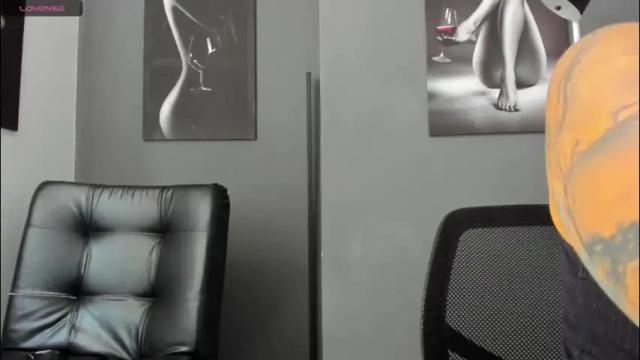Image 2 of karlyjons_ Stream on Chaturbate on 21 days ago