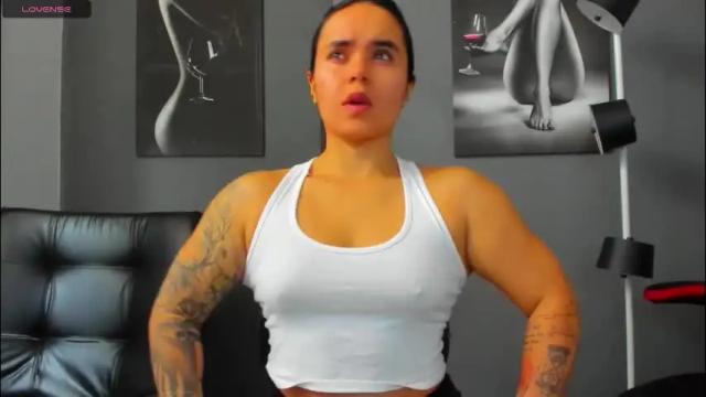 Image 12 of karlyjons_ Stream on Chaturbate on 20 days ago