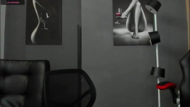 Image 12 of karlyjons_ Stream on Chaturbate on 18 days ago