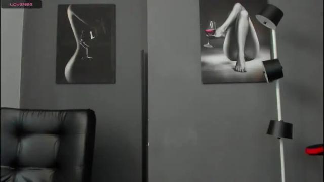 Image 4 of karlyjons_ Stream on Chaturbate on 18 days ago
