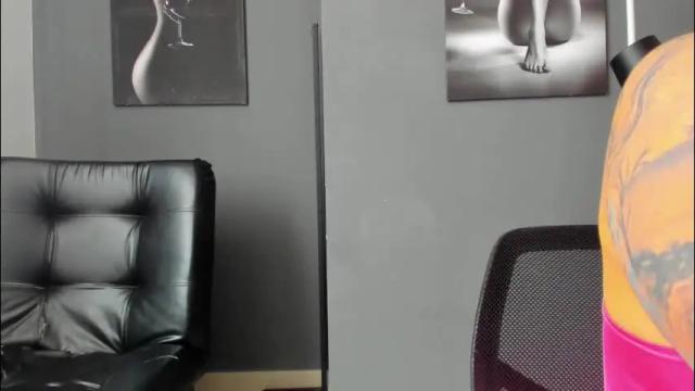 Image 3 of karlyjons_ Stream on Chaturbate on 1 month ago