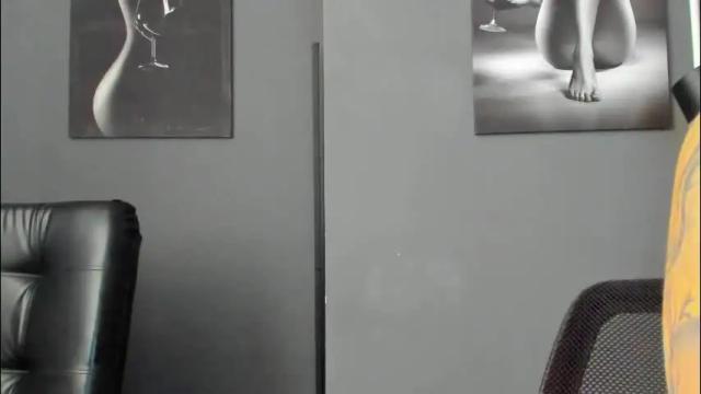 Image 12 of karlyjons_ Stream on Chaturbate on 1 month ago