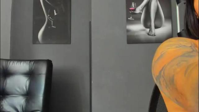 Image 12 of karlyjons_ Stream on Chaturbate on 27 days ago