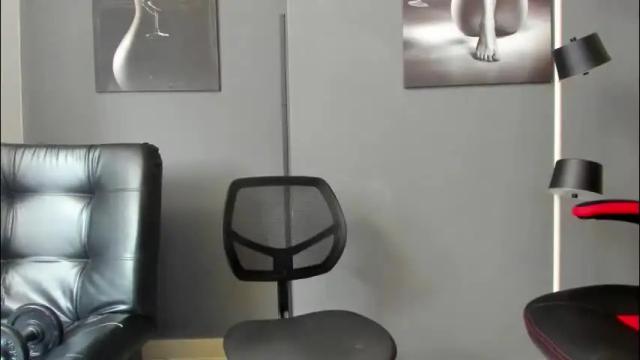 Image 12 of karlyjons_ Stream on Chaturbate on 24 days ago