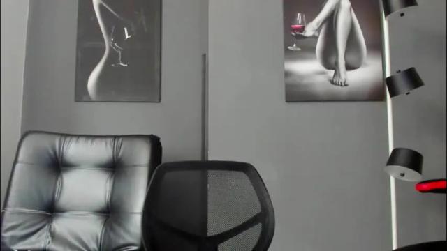 Image 4 of karlyjons_ Stream on Chaturbate on 10 days ago