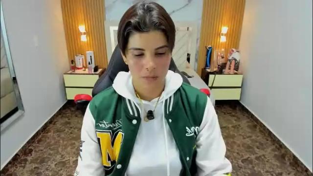 Image 10 of karolandluna Stream on Chaturbate on 1 month ago