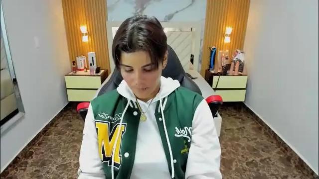 Image 11 of karolandluna Stream on Chaturbate on 1 month ago