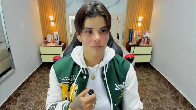 Image 12 of karolandluna Stream on Chaturbate on 1 month ago