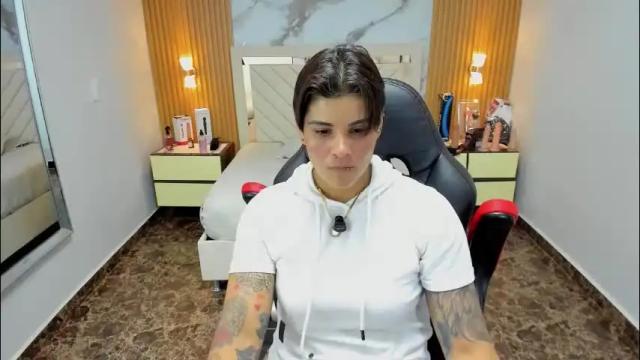 Image 2 of karolandluna Stream on Chaturbate on 1 month ago