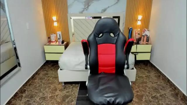 Image 3 of karolandluna Stream on Chaturbate on 1 month ago