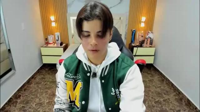 Image 7 of karolandluna Stream on Chaturbate on 1 month ago