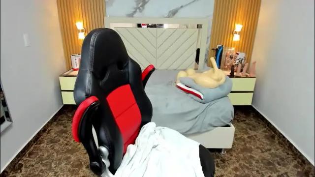 Image 7 of karolandluna Stream on Chaturbate on 1 month ago